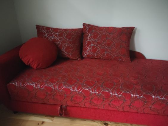 Tapczan jednoosobowy plus pufa