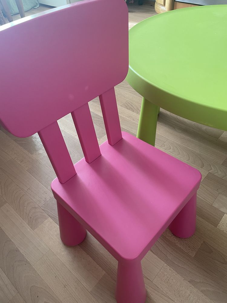 Детский стол Икея + два стула