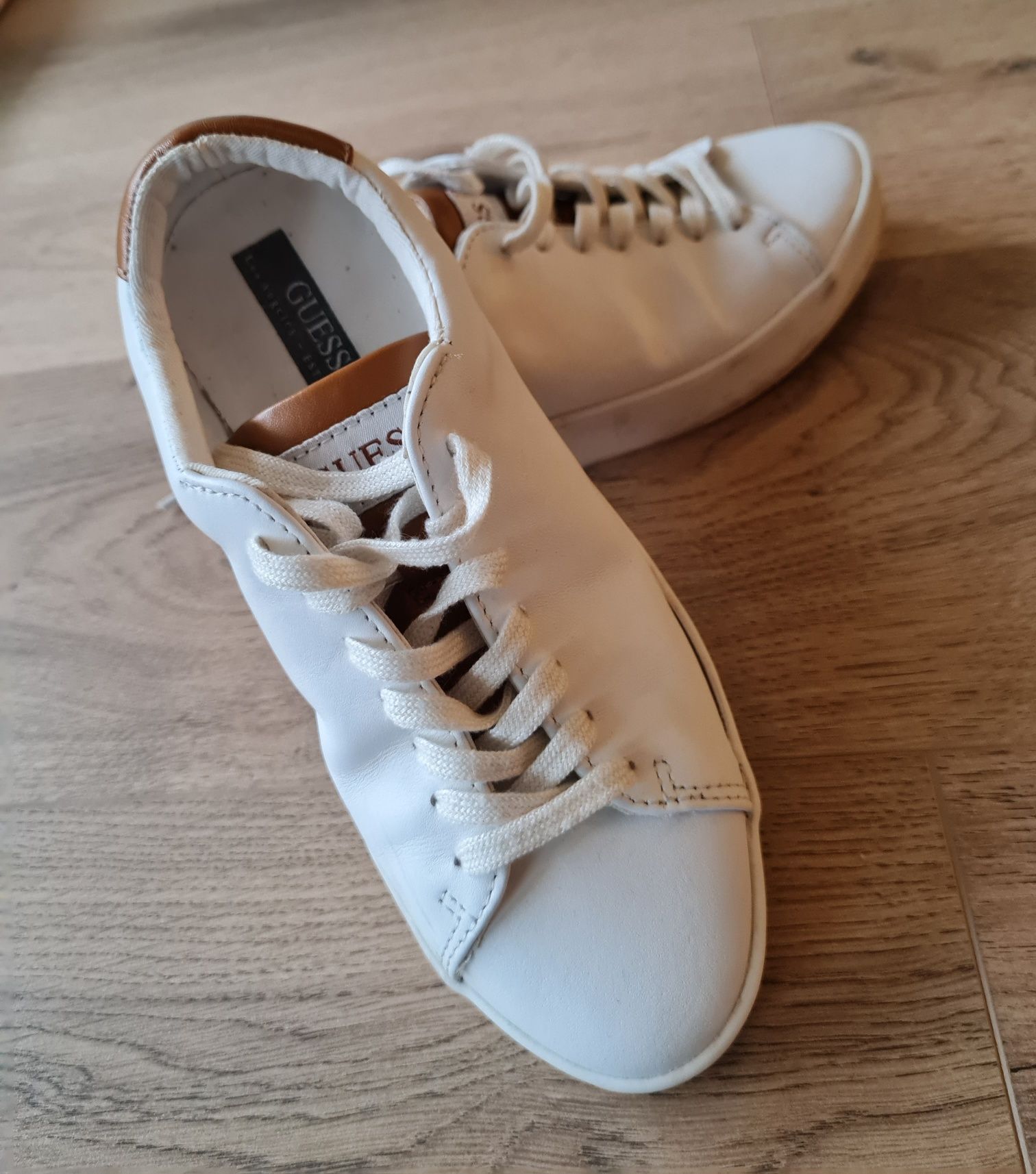 sneakersy adidasy trampki buty sportowe GUESS Patricia FL5PAT
Sneakers