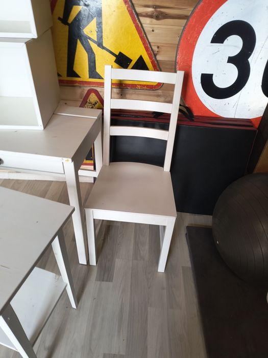 Stolik, półki Ikea.