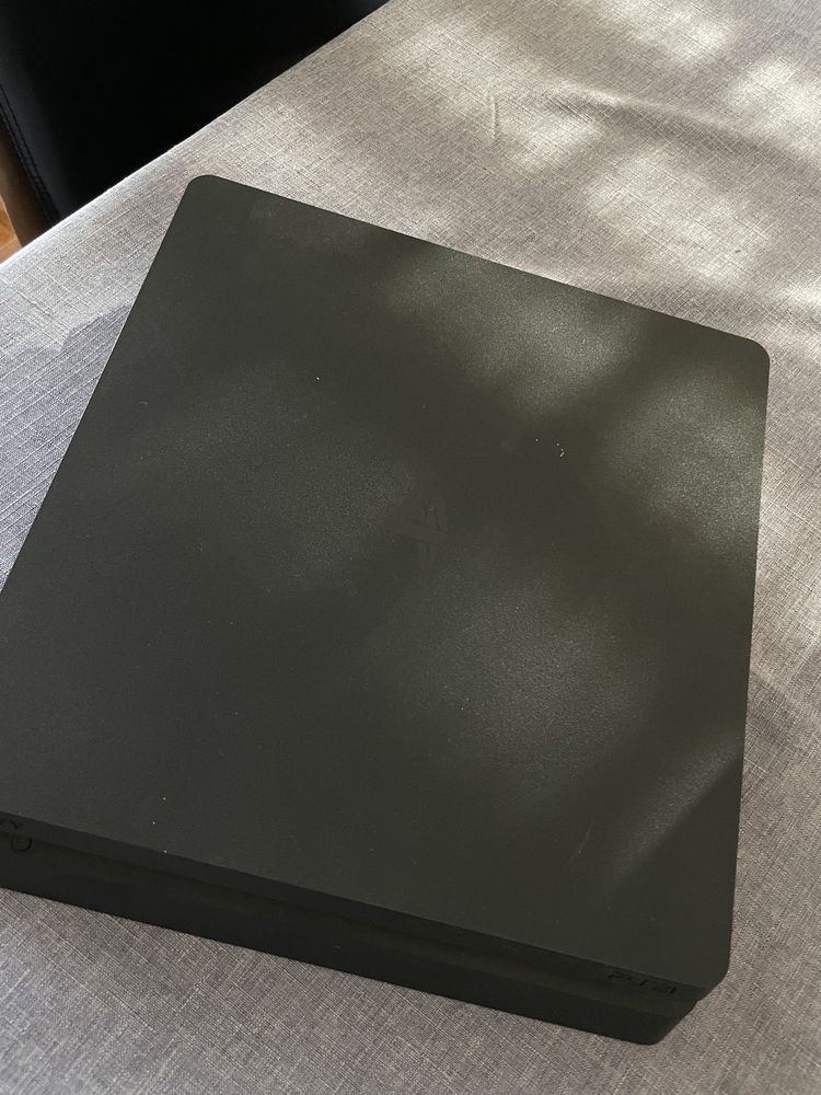 PlauStation 4 1TB
