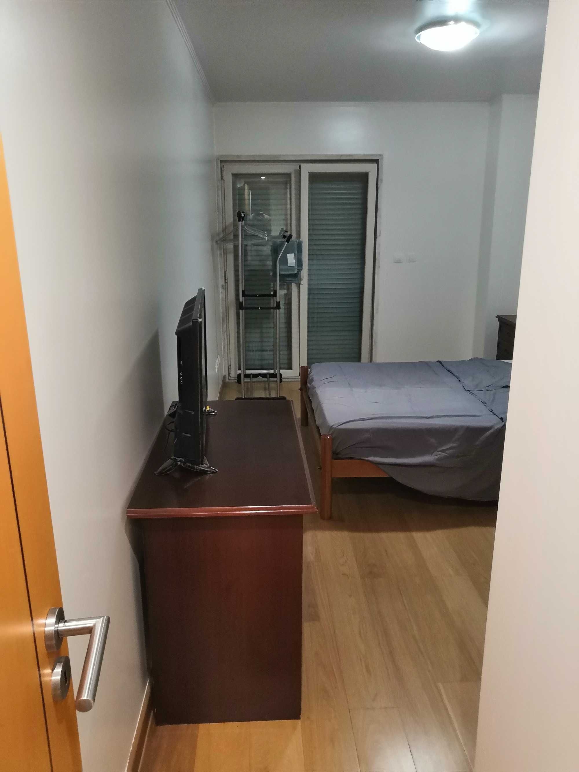 Quarto 16m2 com W.C. Privado em Apartamento moderno para um estudante