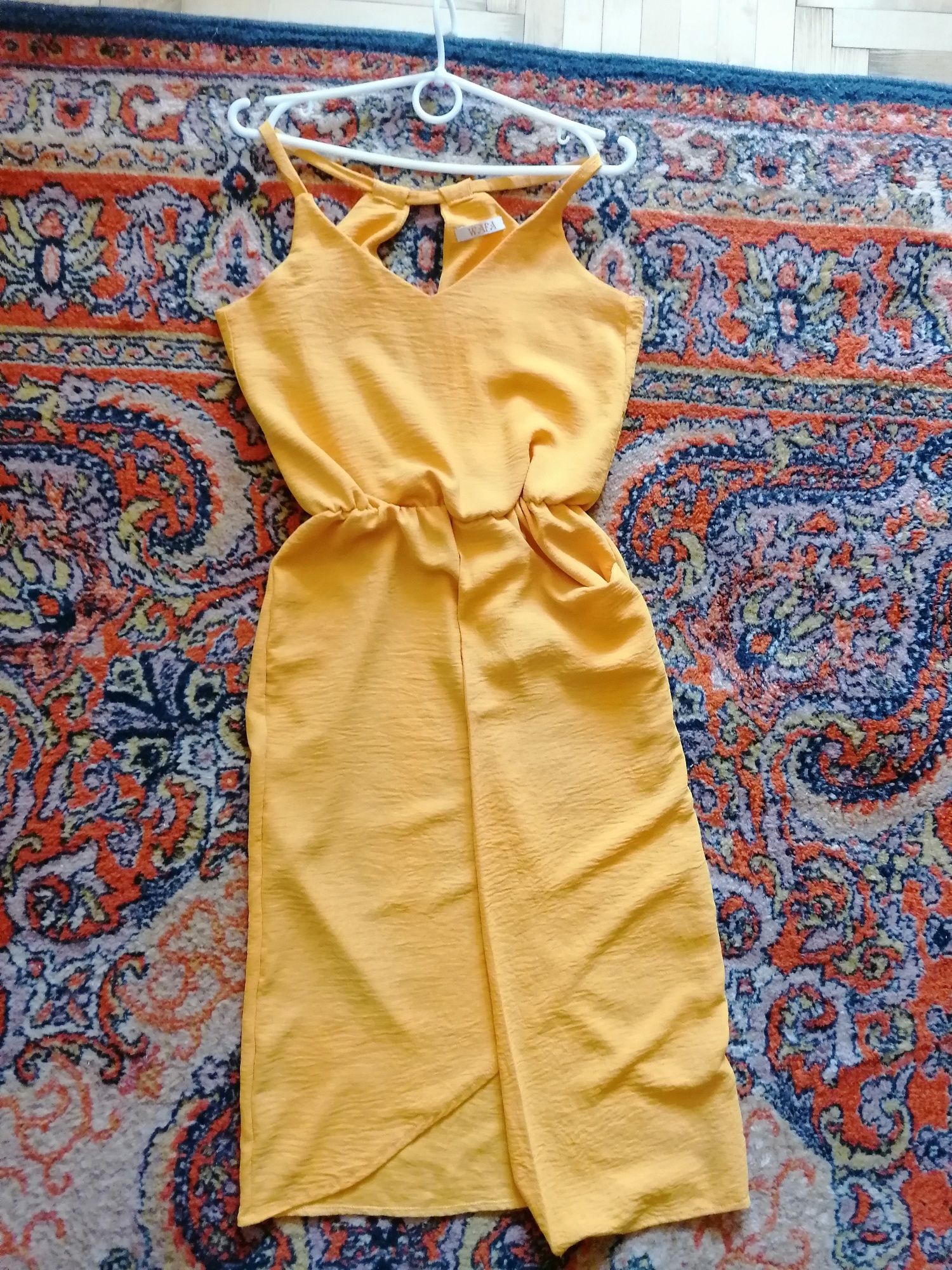 Жовте літнє плаття сукня