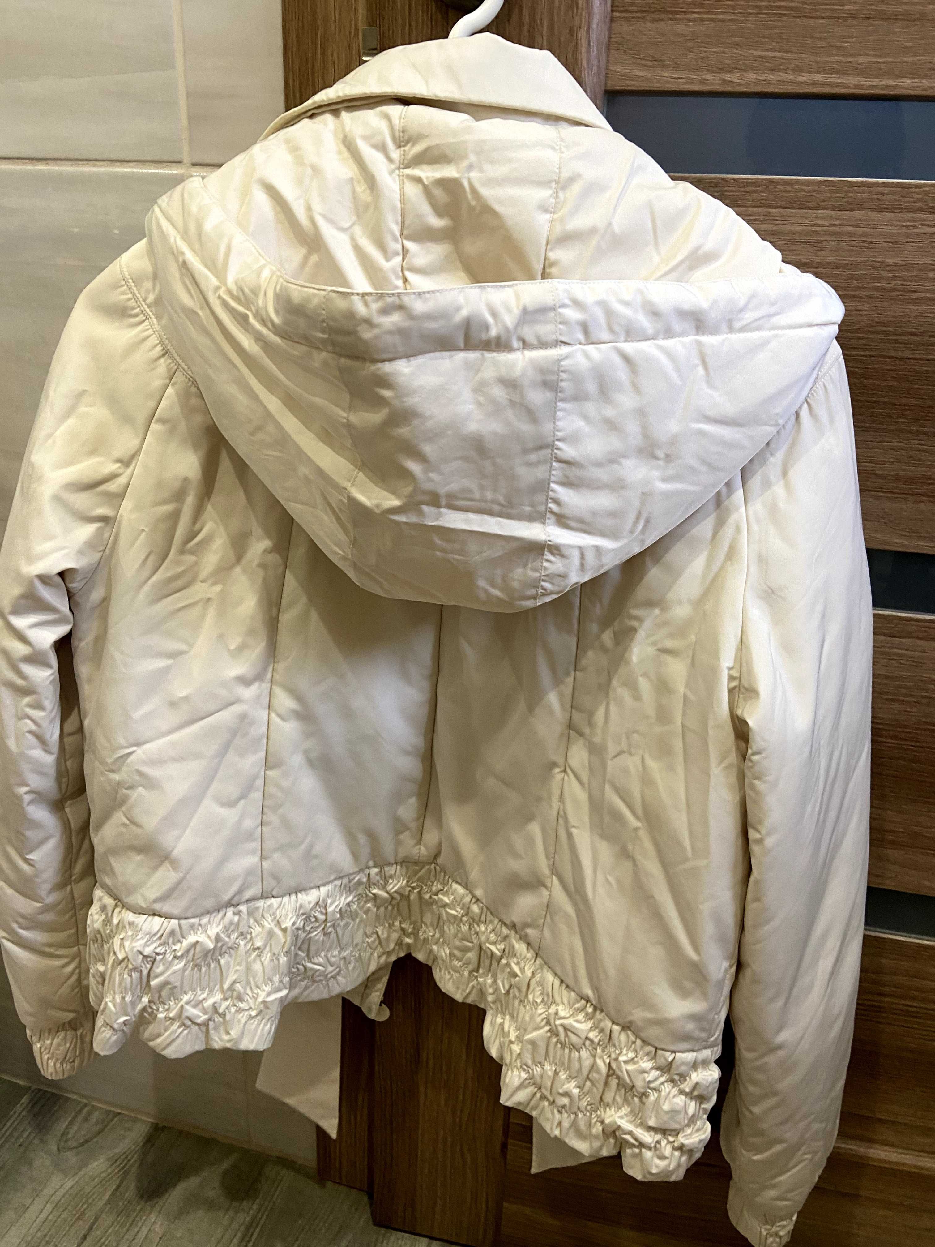Куртка молочного цвета р. 44