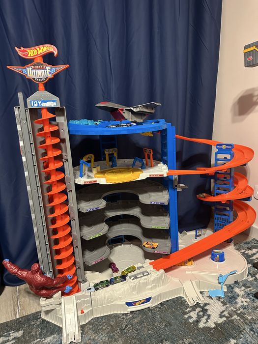 Хот Вілс неймовірний гараж-гігант з горилою Hot Wheels Super Ultimate