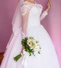 Продам весільну сукню з легкими та ніжними рукавами