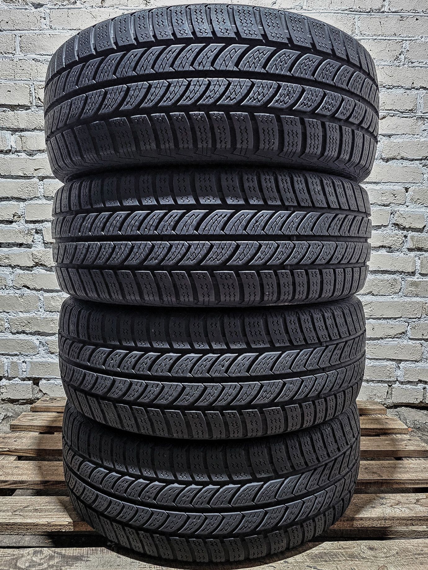 Зимові 225/55R17C Continental | 7.5mm | 2022 | Slovakia | Преміум шини