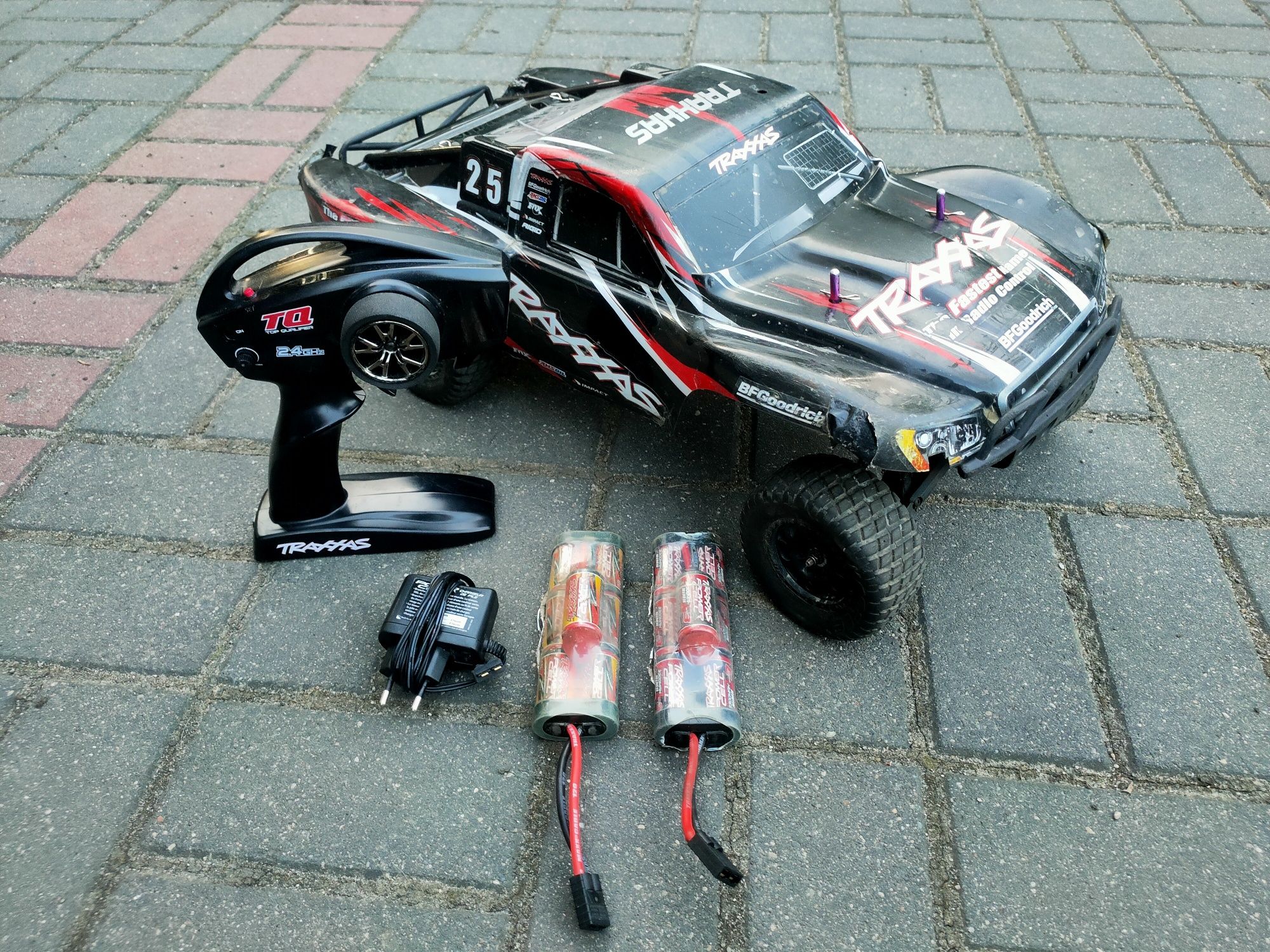 Model RC Traxxas slash 2wd samochód zdalnie sterowany savox arrma hsp