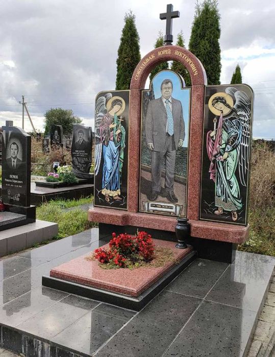 Пам'ятники з кар'єру склад у Луцьку