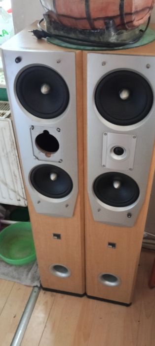 Kolumny podłogowe M-audio HTS 501