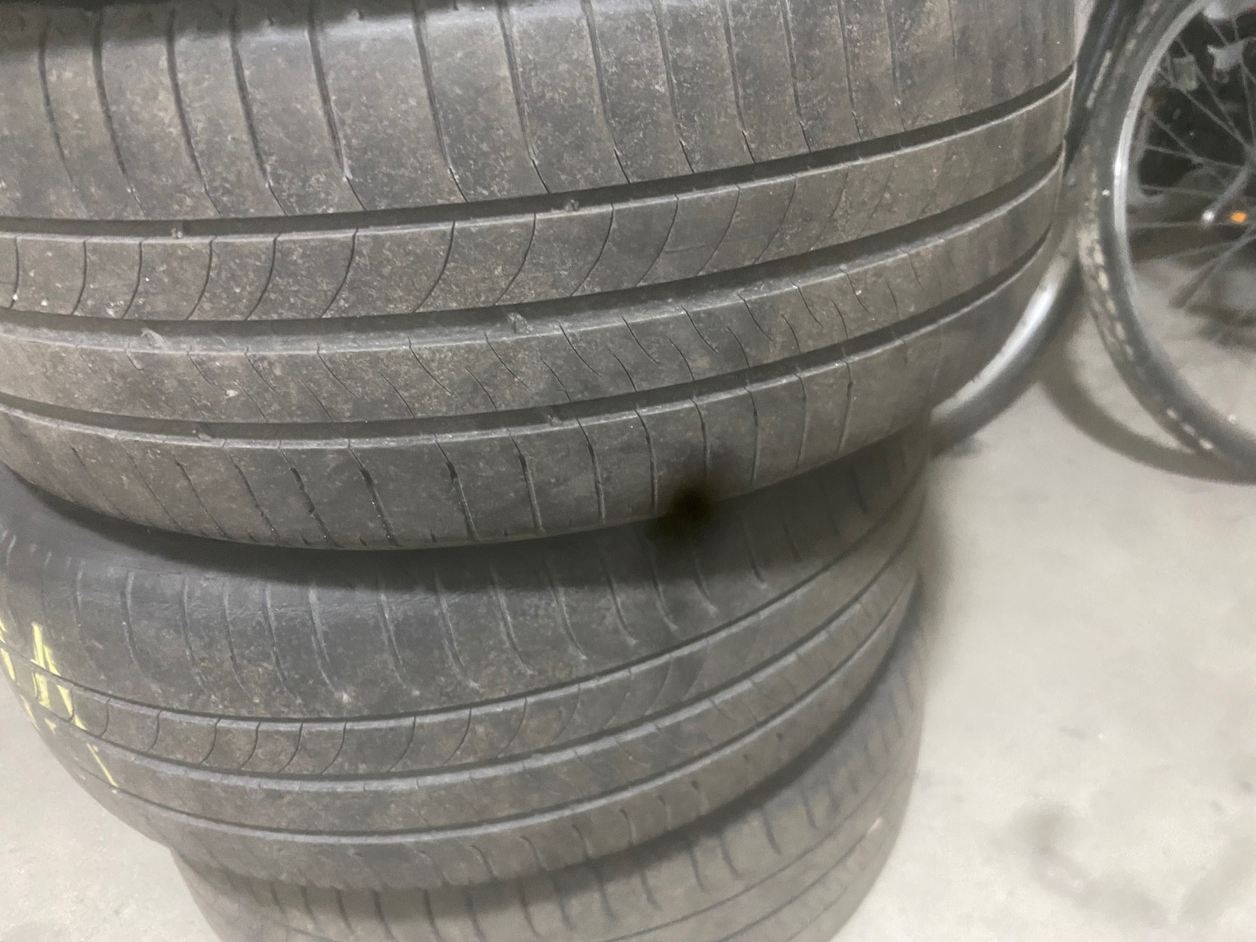 Vendo 4 peneus  e jantes de bmw série 1