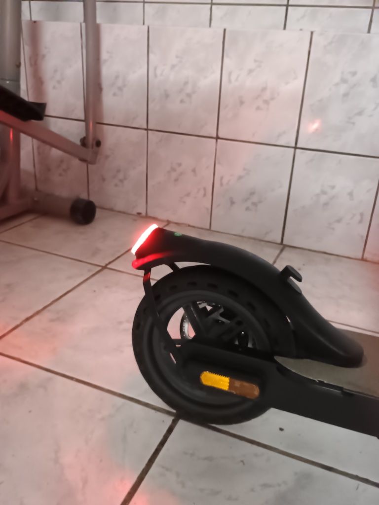 Hulajnoga elektryczny, EO Scooter, City, 20 km/h, czarny, 350 W
