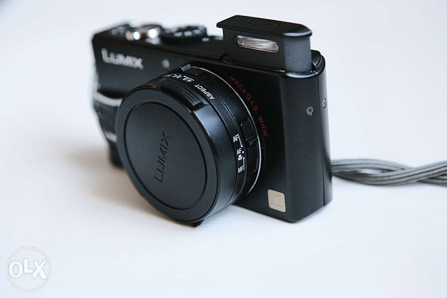 продам дизайнерский и высокотехнологичный фотоаппарат Panasonic LX-2