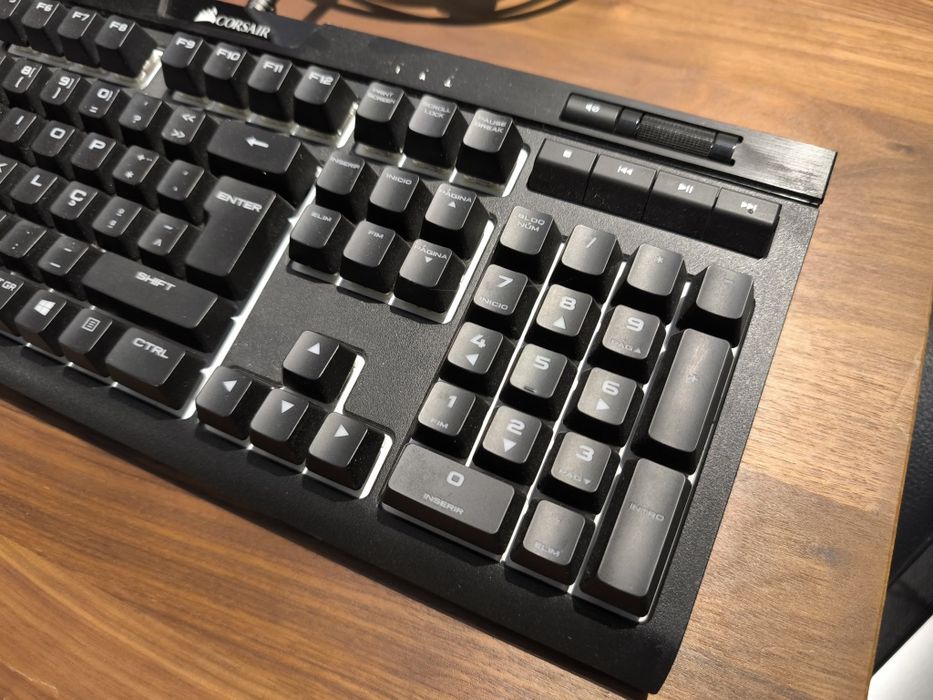 Teclado Mecanico Corsair Strafe Mk.2 RGB PT-PT