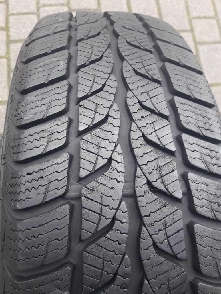 UNIROYAL 185/60R15 84T, pojedyńcza opona zimowa.