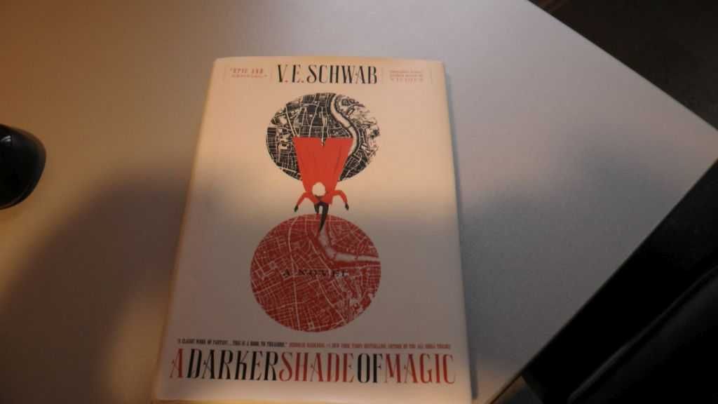 jęz ang V.E.Schwab A darker shade of magic tom 1