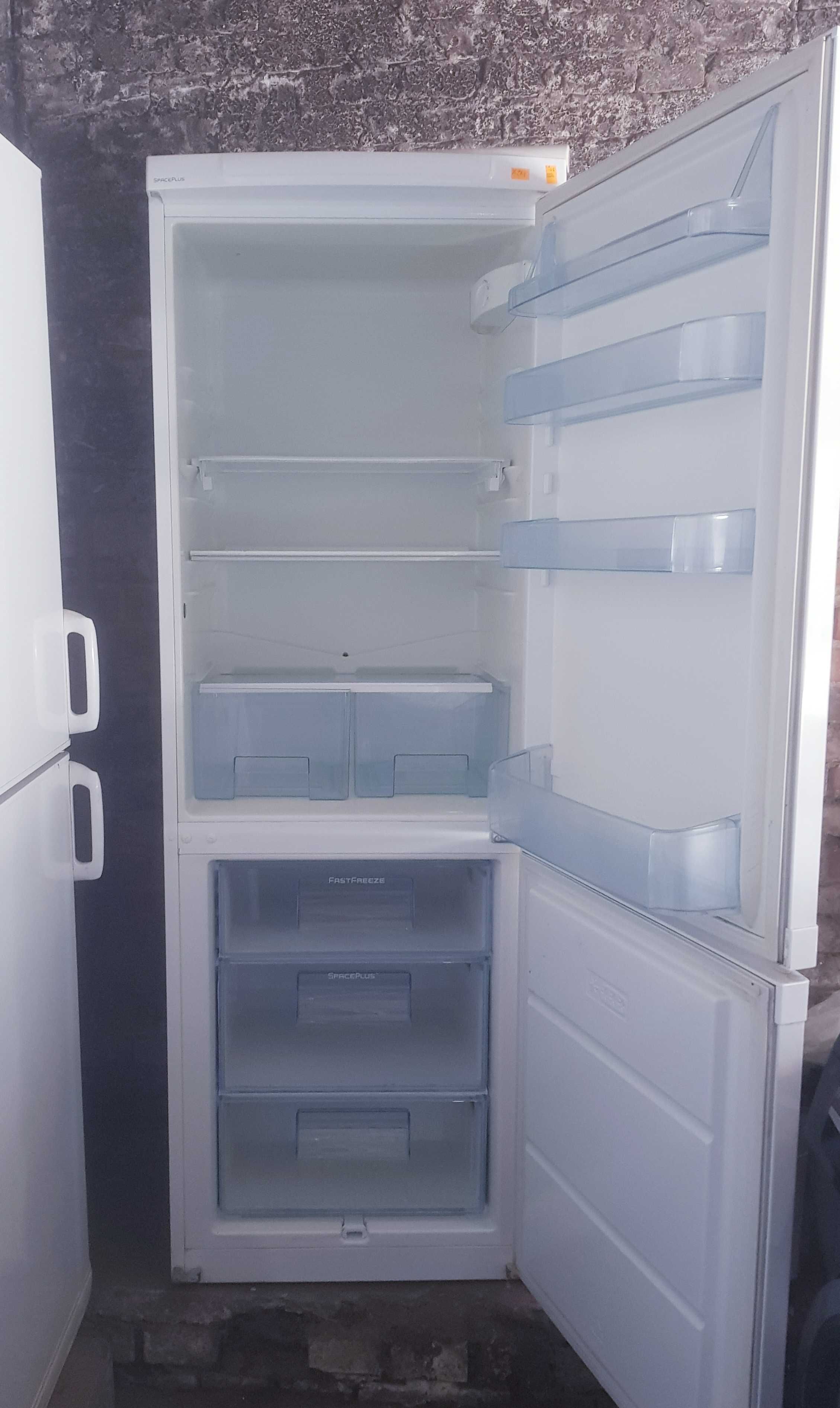 Холодильник Electrolux ERB34233W   (175 см) з Європи