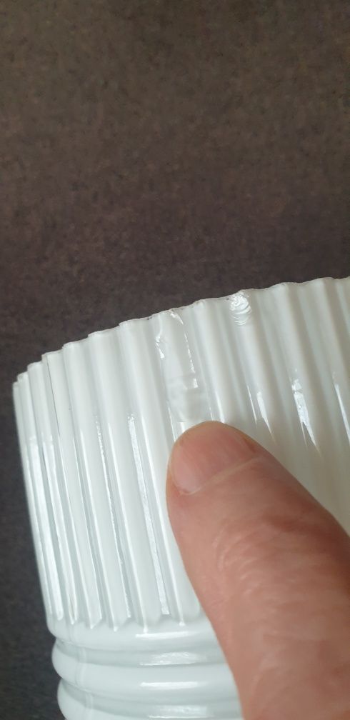 Biały klosz z podwójnego szkła z czasów  prl-u