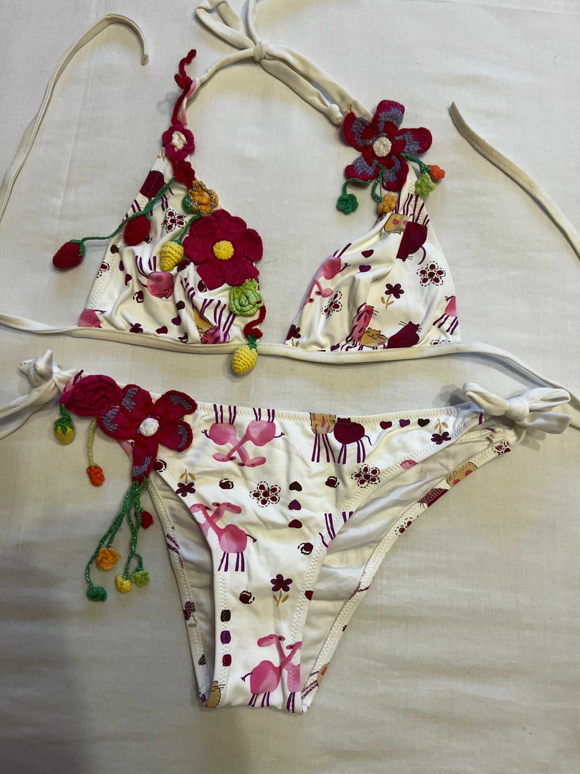 Biquini frutos e flores croché - Calzedonia