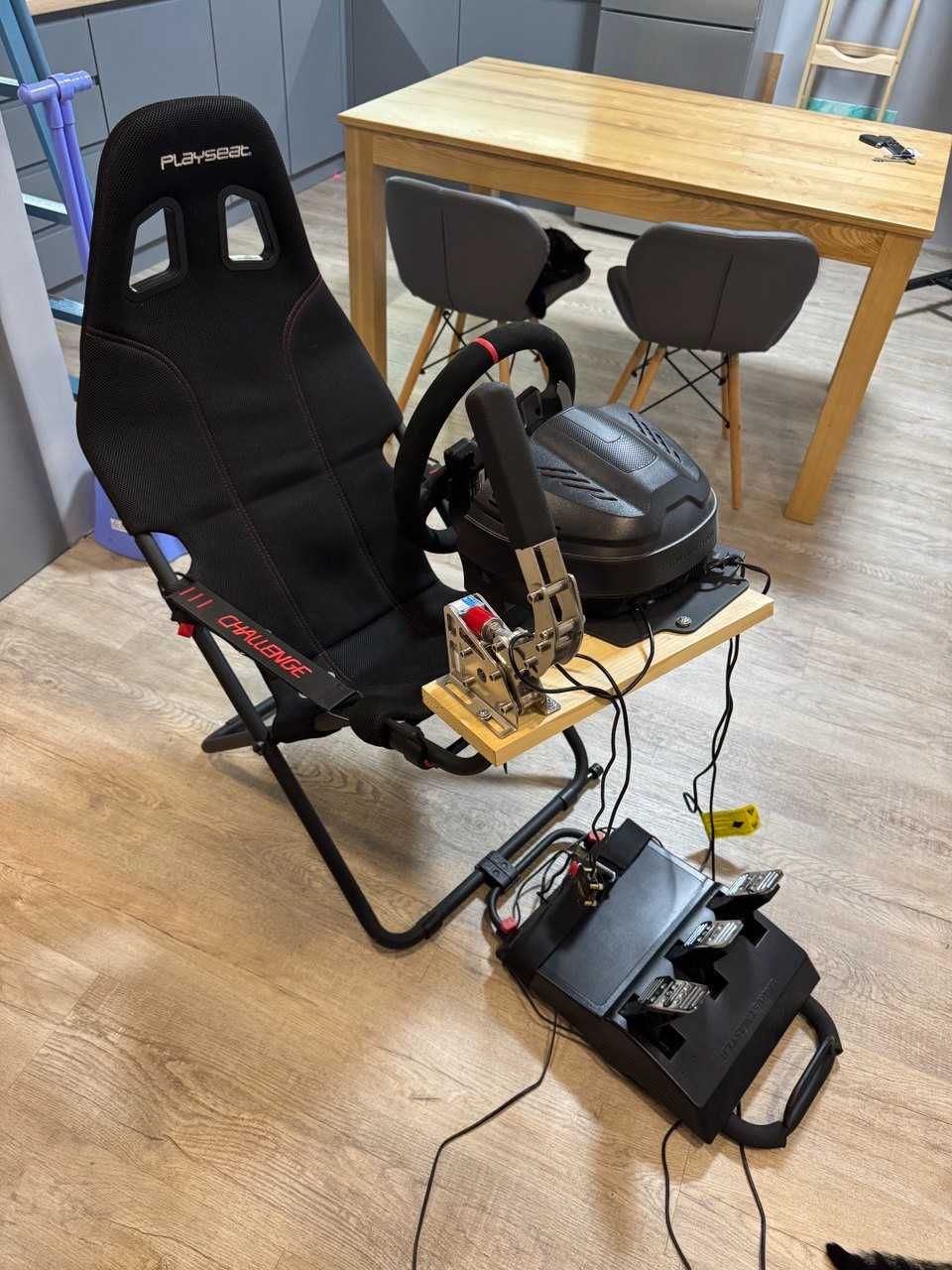 Кермо Thrustmaster T300 | Крісло для керма Playseat Challenge