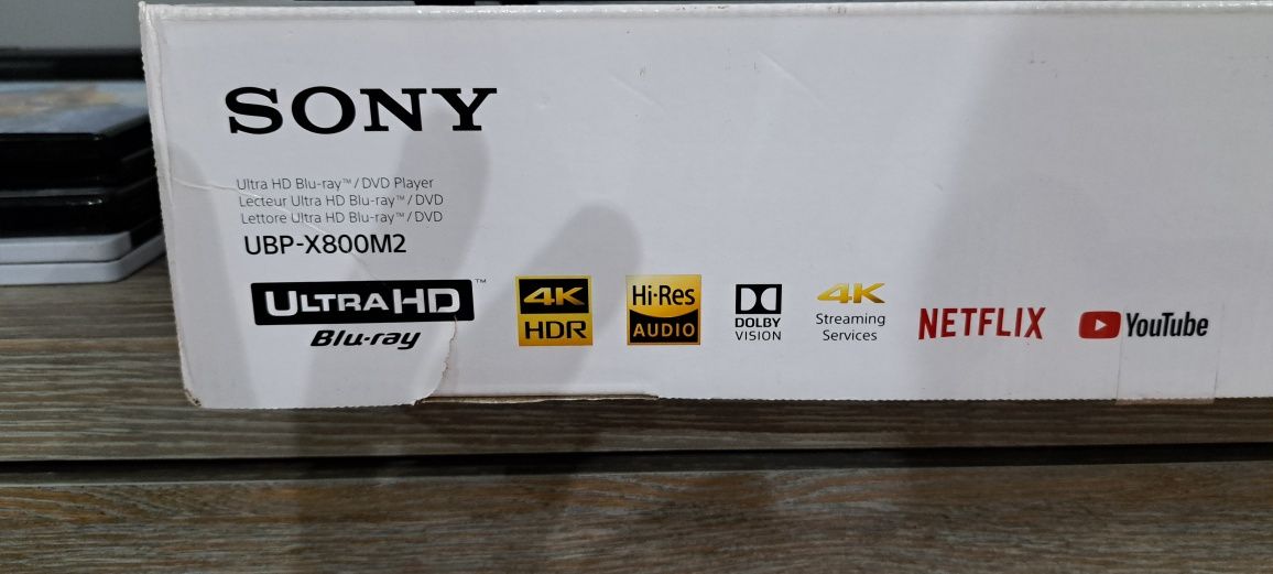 Sprzedam Blu-Ray 4K HDR ultra  HD UBP-X800M2 +4 filmy Blu-Ray
