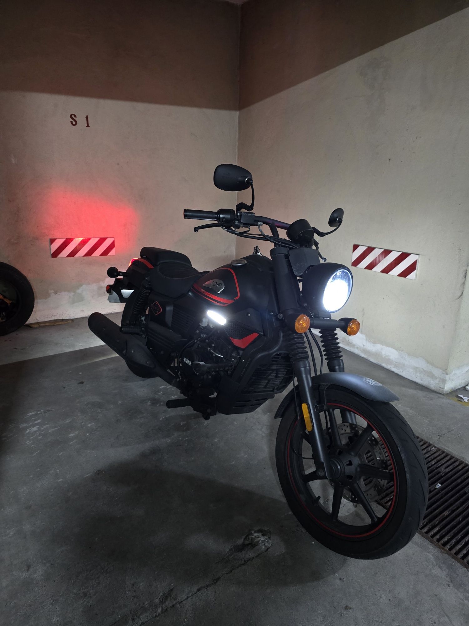 Mota 125  renegade de garagem como nova