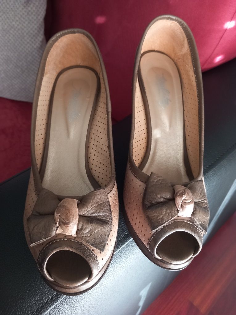 Sapatos e Sandálias Tam 39 Lindíssimas  ( Portes Incluídos)