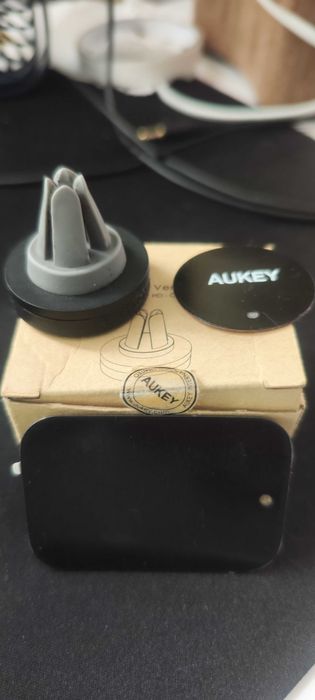 Uniwersalny uchwyt magnetyczny samochodowy Aukey