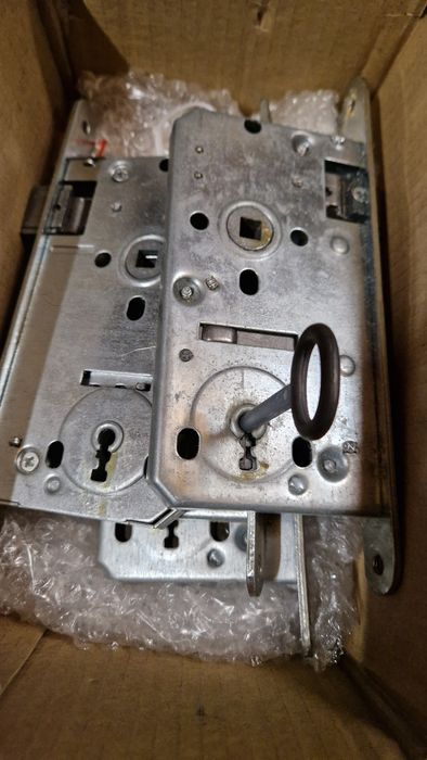 Zamek wpuszczany 75/50