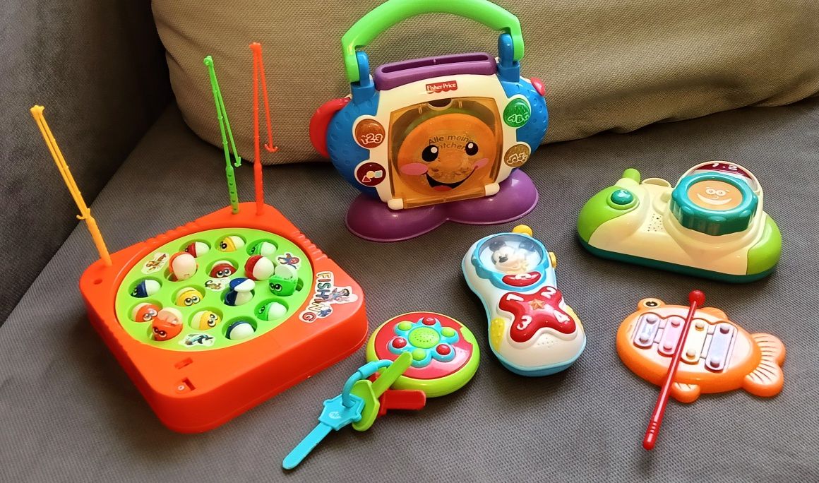Zestaw zabawek interaktywnych, radio, aparat, telefon, rybki