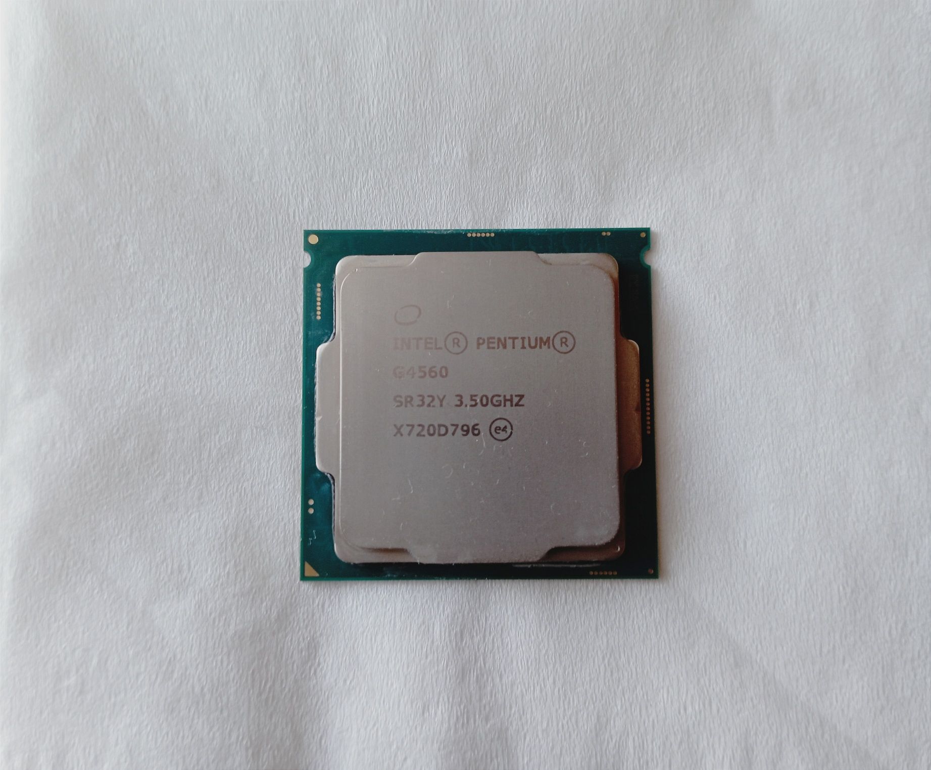 Процесор Intel Pentium G4560