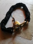 Łańcuch ze stali hartowanej ocynkowanej. Otulina nylon
