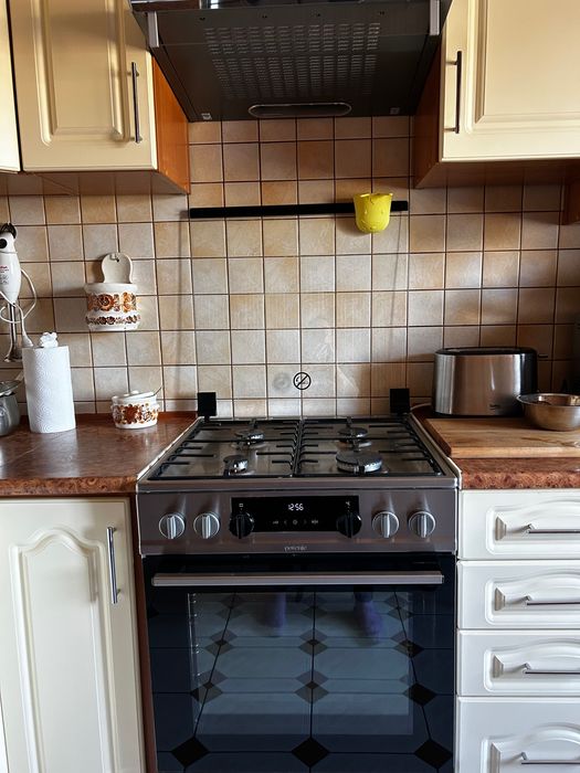 Kuchnia gazowa Gorenje z okapem podszafkowym