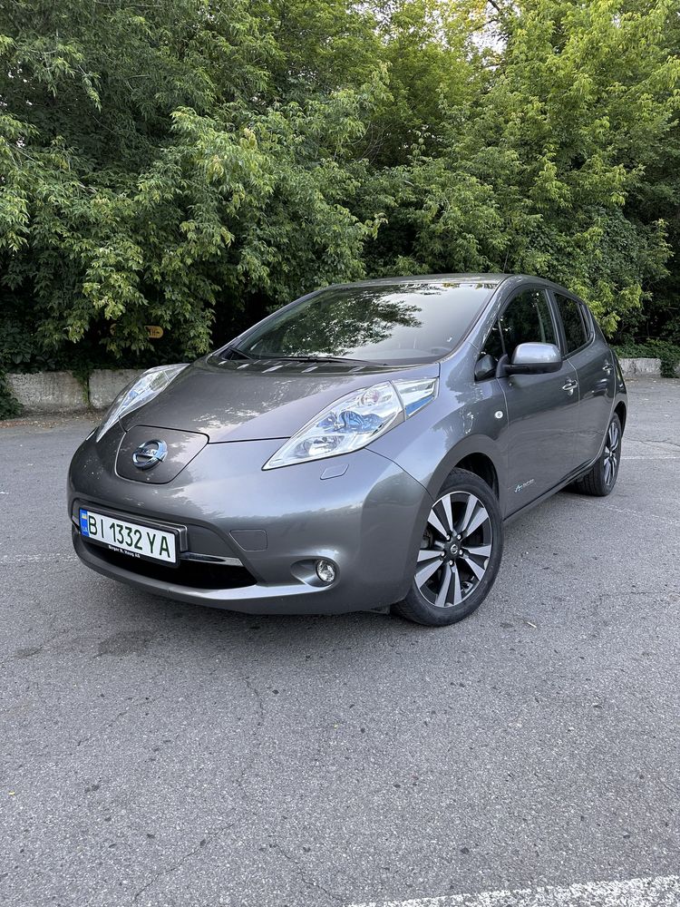 Nissan Leaf в комплектації Tekna