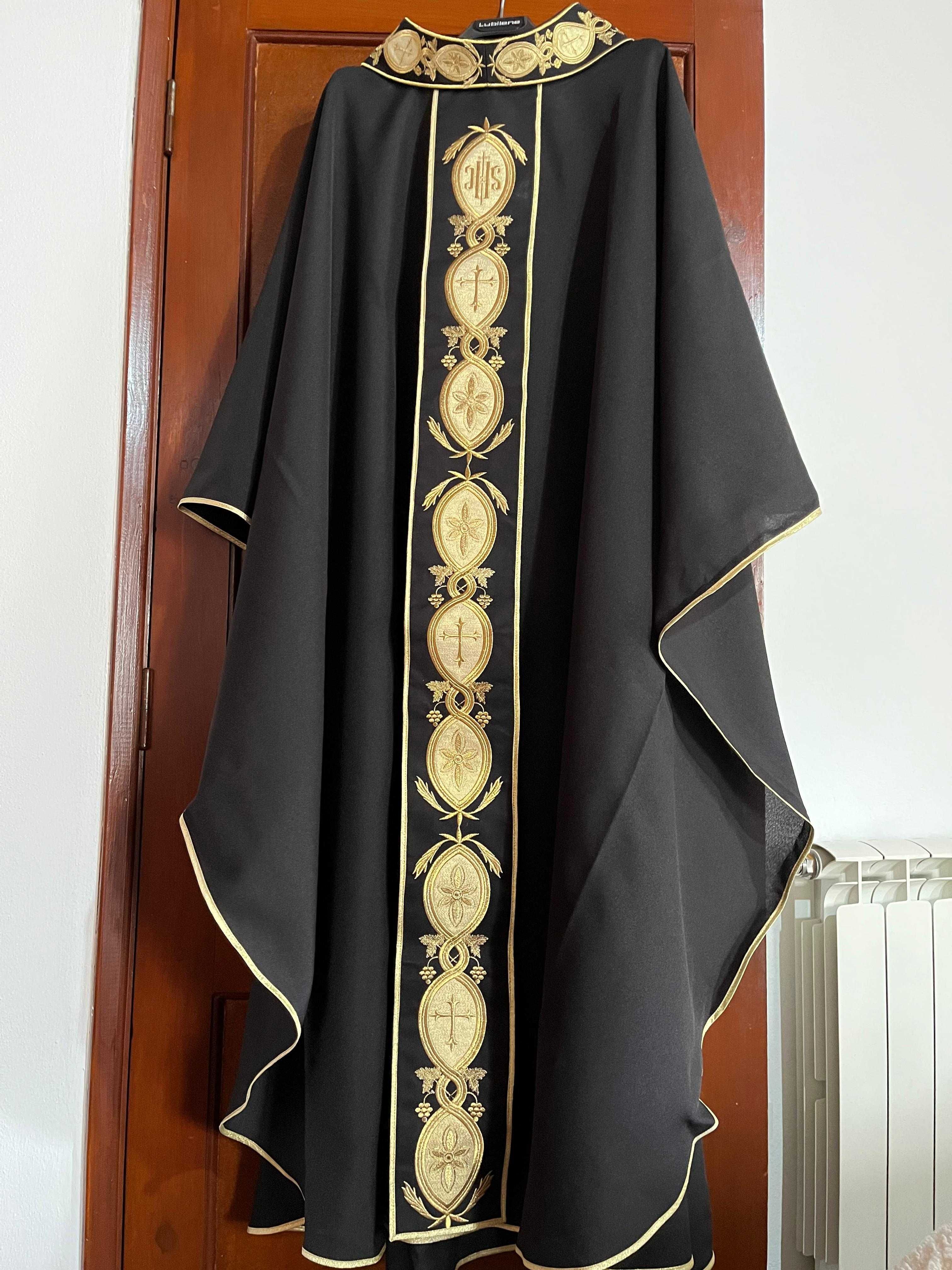 Casulas para Missa -  Branca e Preta