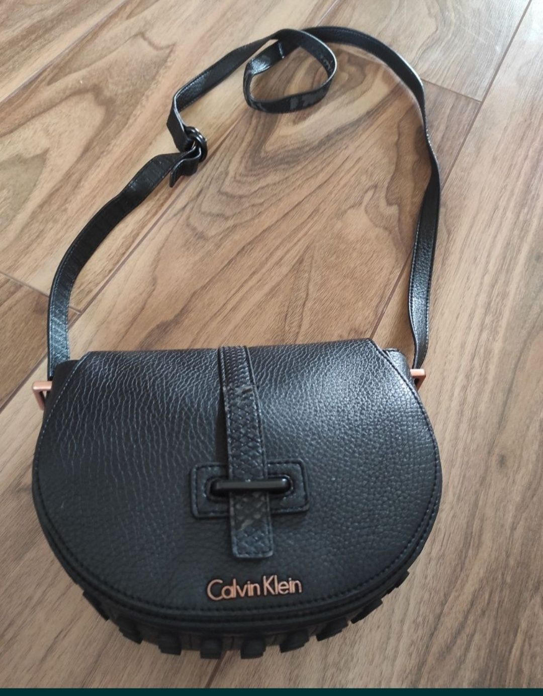 Torebka listonoszka Calvin Klein Poppy Saddle Bag K60K602205 oryginał