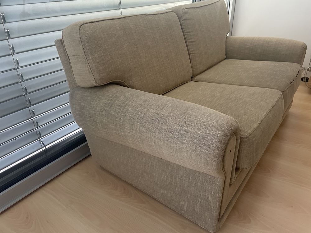 Sofá-cama em bom estado