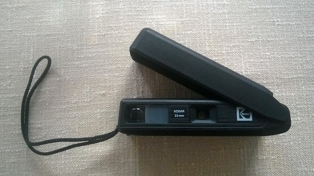 Máquina fotográfica Kodac 100. Antiga de colecção. Envio por correio.