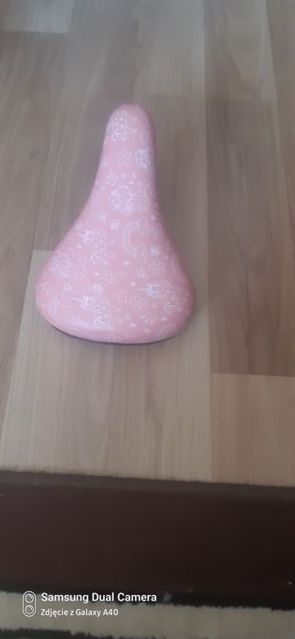 Sprzedam nowe siodełko do roweru dla dziewczynki kolor różowy .
