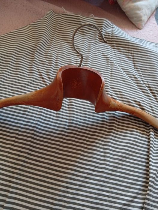 Stary drewniany wieszak