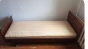 Кровать без матраса лакированная