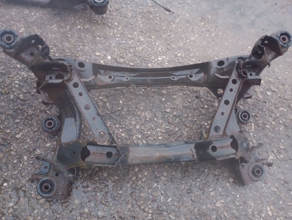 Mazda RX8 RX 8 belka zawieszenia tył tylna