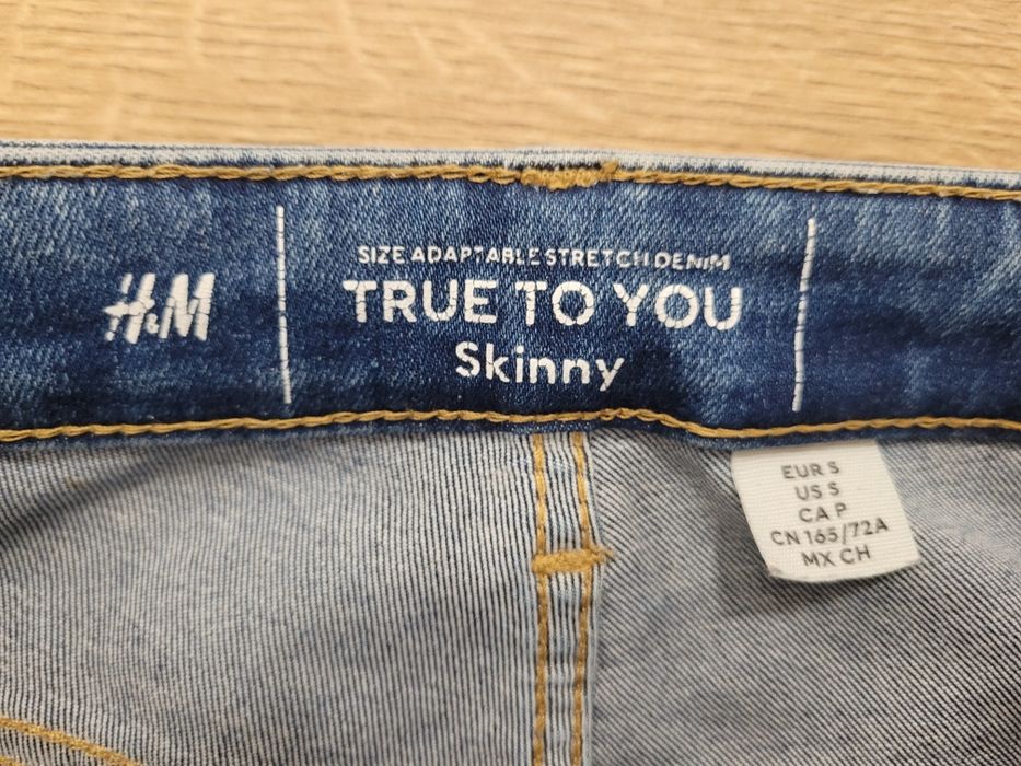 Jeansy damskie z hm, true to you, skinny, z poszarpanymi nogawkami