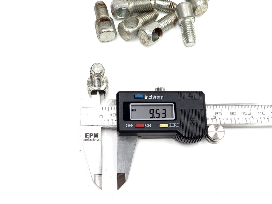 NOWA Śruba zawiasu ramy Romet Wigry Jubilat Czajka Sokół Zenit Alka