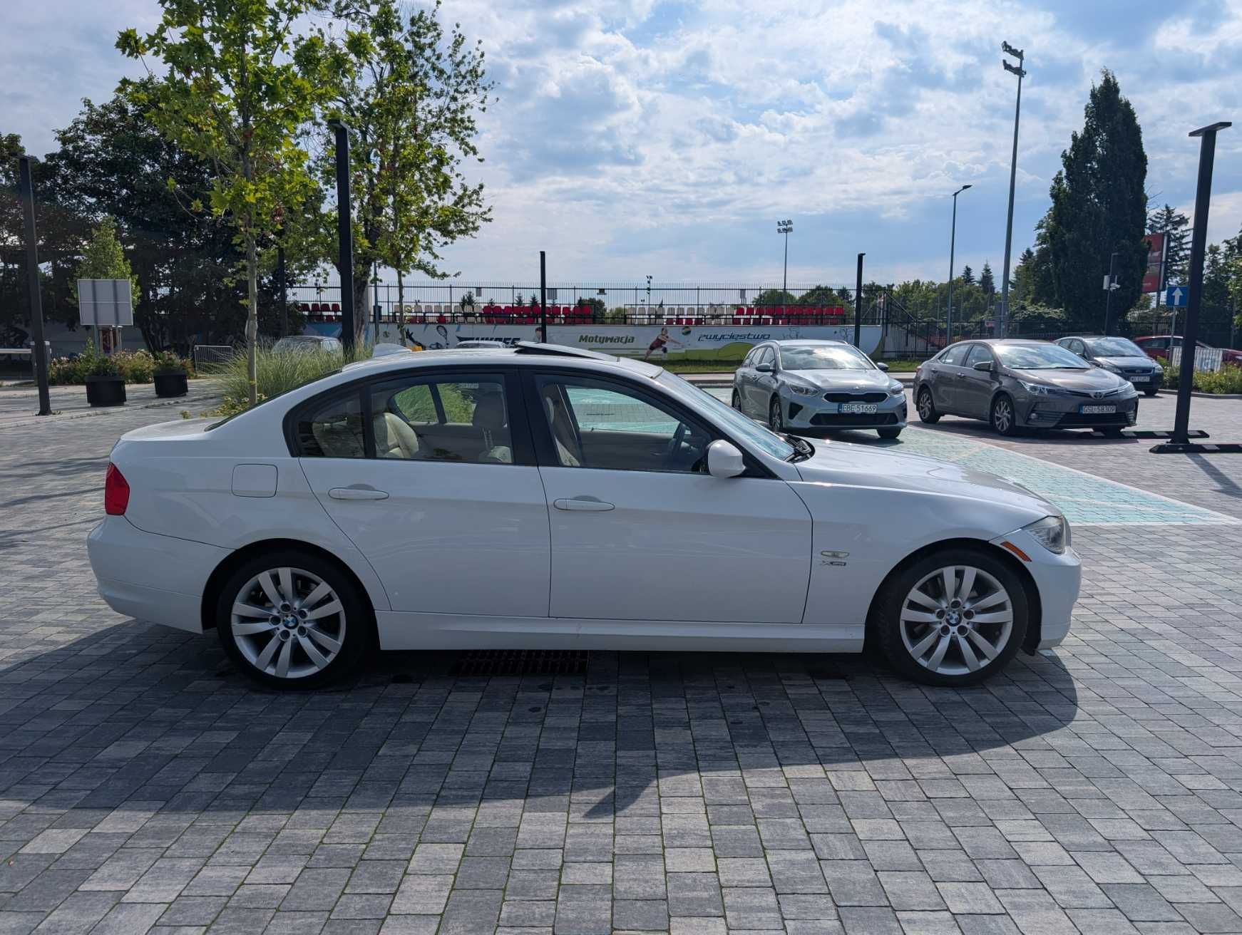 Bmw seria 3 e90 R6 328xi xDrive 3.0l skóra jasna 234KM szyberdach
