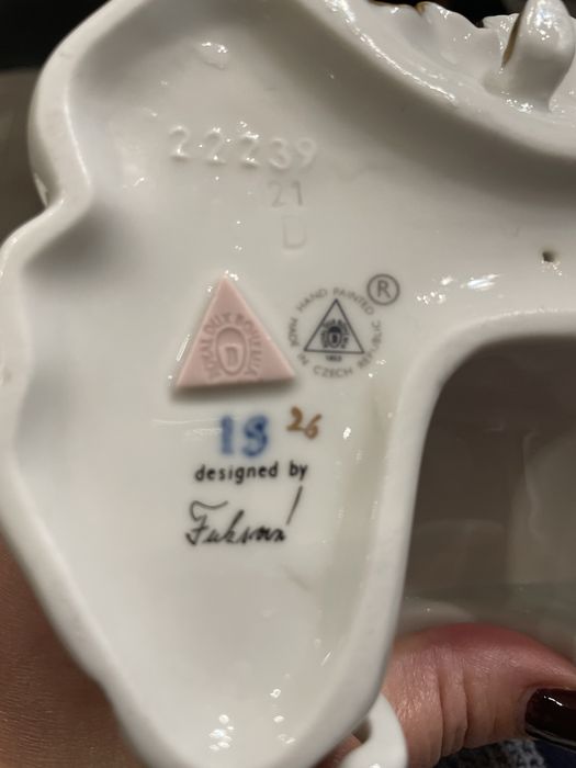 Статуека Леді із дзеркальцем