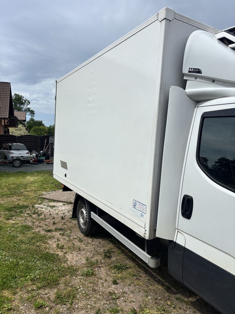 Chlodnia kontener izoterma carrier iveco daily 2020r
