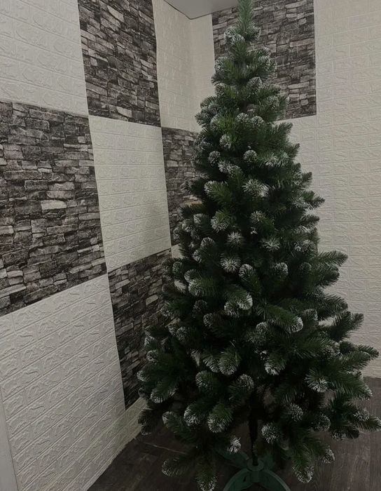 Ялинка новорічна