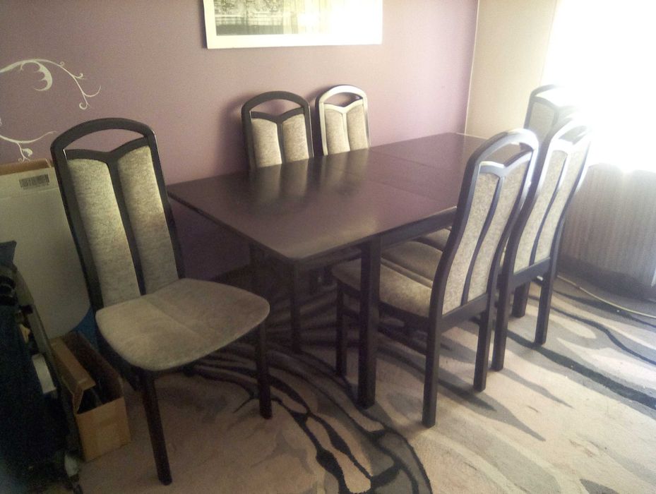 Stół i sześć krzeseł