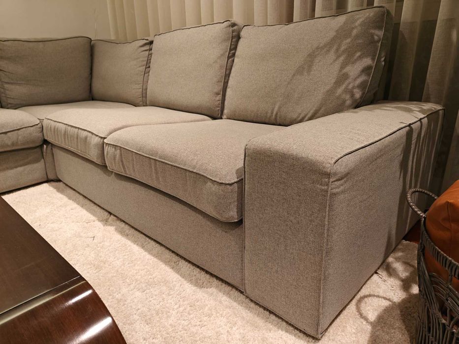 Sofá Kivik canto 4 lugares Tibbleby bege/cinzento